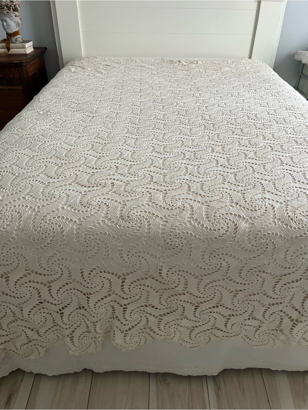 Vintage Ivory Hand Crocheted Bedspread/Coverlet–Approx 96 x 84